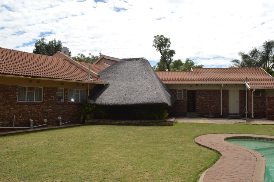 4 Bedroom Property for Sale in Flamwood North West